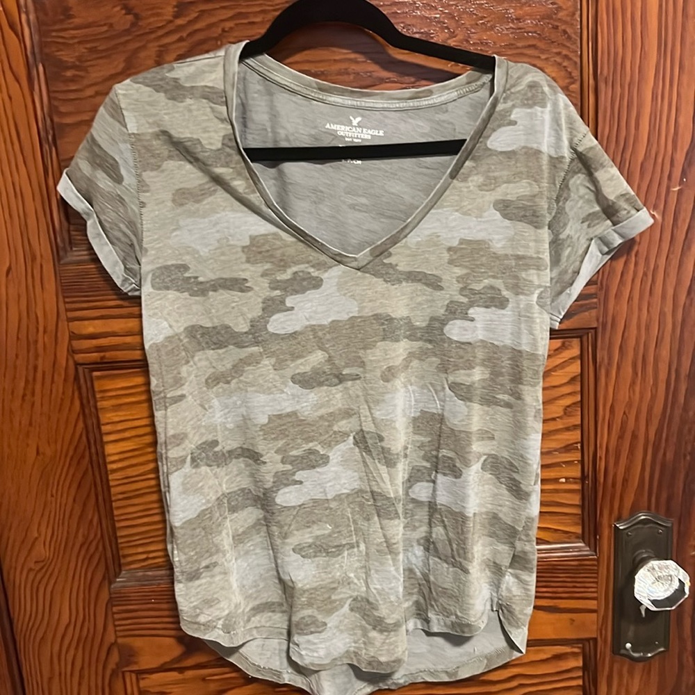 Small American Eagle, camo V-neck